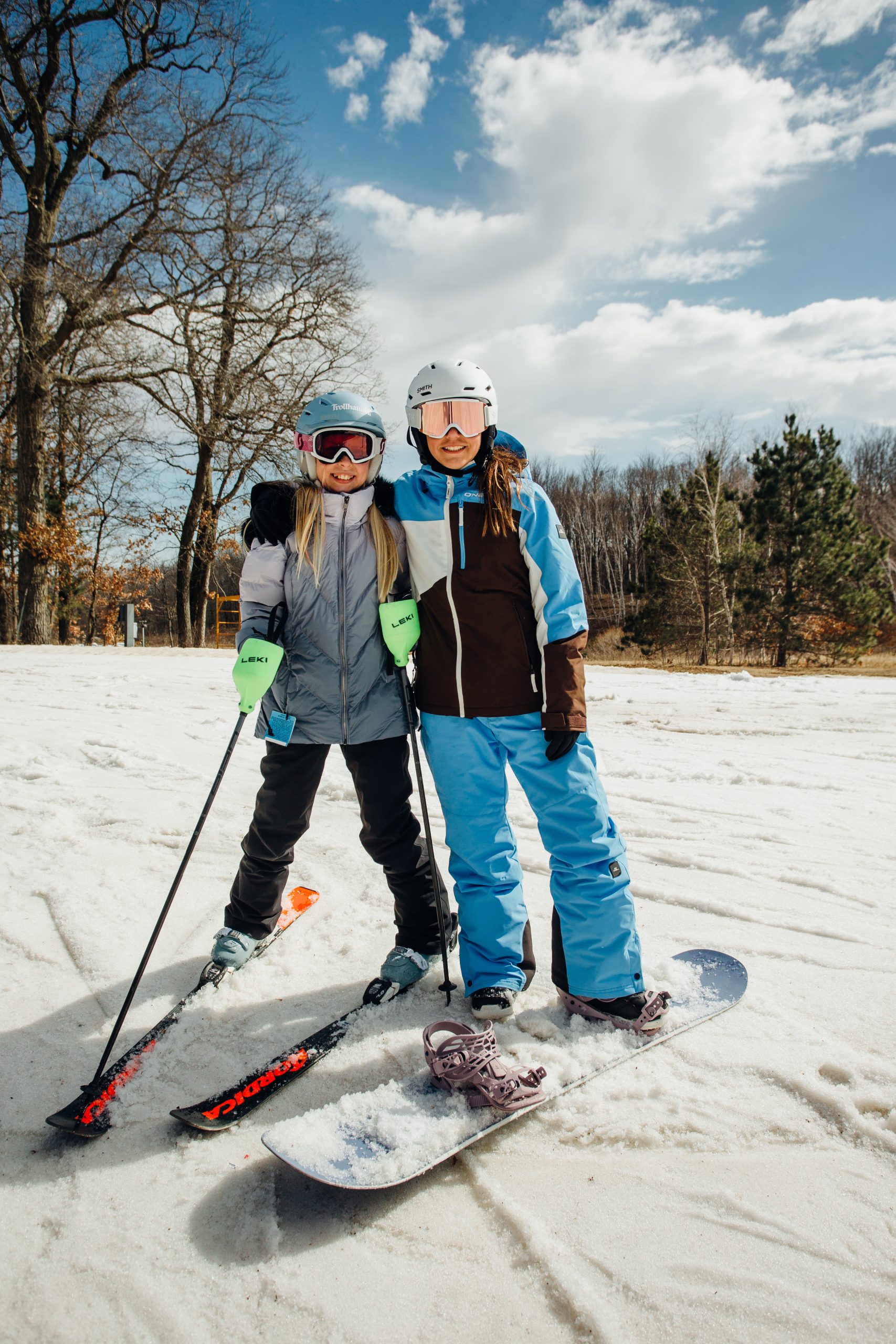 Photo of a skier and snowboarder enjoying the hills of Trollhaugen